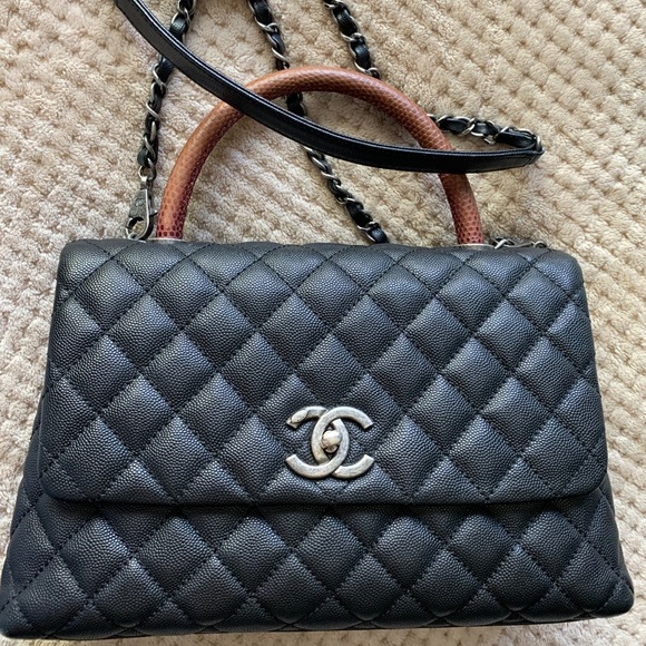 CHANEL Handbags - ⛔️⛔️⛔️ Handle Medium Caviar w Handle Lizard Skin🖤